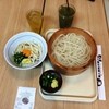 鶴丸饂飩本舗 - 料理写真:釜揚げうどん大109バーツ、釜玉うどん109バーツ、左下はタイ文字の伝票。