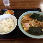 醤油ラーメン、半ライス？