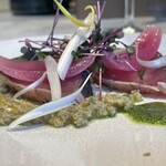 Le Beurre Noisette - プリフィックスランチのメインから、鮮魚のカルパッチョふきのとうのタプナード