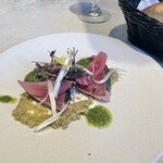 Le Beurre Noisette - プリフィックスランチのメインから、鮮魚のカルパッチョふきのとうのタプナード