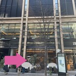 Le Beurre Noisette - お店の入口、丸の内仲通りに面しています