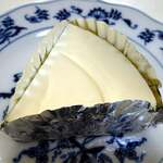 チーズケーキのチロル - レアチーズケーキ520円