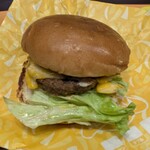 ゼッテリア - 料理写真:絶品チーズバーガー