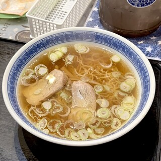 新華園本店 - 料理写真:ラーメン
