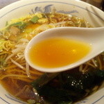 栄吉飯店 - あっさり醤油スープ