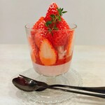 タスメット カフェ - いちごだらけのドルチェ