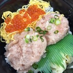 魚丼 - 料理写真: