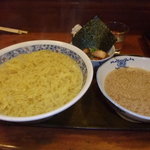 ラーメン若松 - つけ麺（大盛）です。かなりのボリュームです。