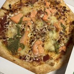 ロピア - 料理写真:サーモンのマルゲリータピザ
