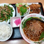 新中華 - 青椒肉絲定食 1,180円