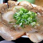 大分ラーメン 十八番 - こちらはチャーシューメン：1080円！！ご飯とともに（笑）