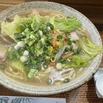 浜の家 - 豚肉、エビ、キャベツ、ネギ、もやし、かまぼこ、ねぎ