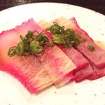 誠 - ナガスクジラのベーコン
      
      日本人としてこのアテは外せません。