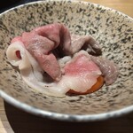 しゃぶしゃぶ KINTAN - このお肉の下に隠れていた卵！