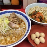 ラーメン二郎 - 小ラーメン（940円）＋つけ麺（120円）＋ピリ辛にらだれ（80円）＋味付うずら（120円）、ニンニクコール