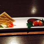 Akane Doki - 前菜　白身魚といくら　チーズとミニトマトクラッカー添え
