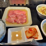 和牛一頭流 出汁タン塩 じゅう兵衛 - 