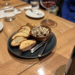 ネコノワイン - 善光寺すや亀ふき味噌のリエットと塩麹パン