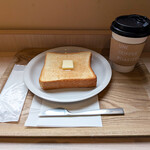 UNI COFFEE ROASTERY - 料理写真:厚切りトースト＆ドリンクセット500円。コーヒーは蓋を開けて飲んだほうが香りを楽しめました