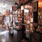 関帝堂書店 - 横濱ﾊﾞｻﾞｰﾙの３F。
