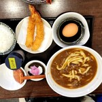 かつまさ - オヤジさんのエビフライ２尾、追加ご飯に生卵
