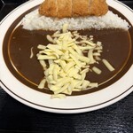 カレー専門店 クラウンエース - カツカレーにチーズをトッピング