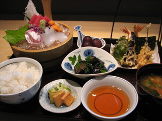 矢田や - 天ぷらもお刺身も食べられる磯桶定食