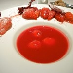 ル・マンジュ・トゥー - イチゴとビーツのスープ
