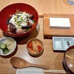 豆腐料理 空野 - 酒盗漬け鰹の豆腐丼定食。