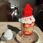 いちご日和 - イチゴパフェ960円税込　大福290円税込