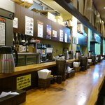 三代目麺処まるは極 - 落ち着いた店内