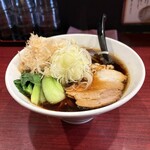 鶏ガラ醤油らーめん じゅうじせい - たまり醤油鶏節らーめん(980円、斜め上から)