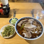 手打うどん 松屋 - 肉うどん(大盛) ・春菊の天ぷら