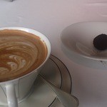 ピエール・ガニェール - カプチーノと小菓子