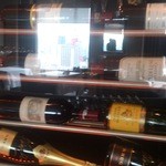 ピエール・ガニェール - 店内ワインセラー ボルドー