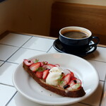 nephew - いちご×ブッラータ（1400円） セットドリンク（アメリカーノ）（400円）