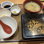 やよい軒 - 料理写真:豚まぶし定食(貝汁に変更)
