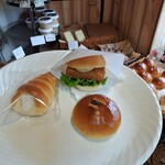 ぱん吉 - 海老カツバーガー、ミルクコロネ、黒ごまあんぱん