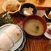 座魚場まるこ - おにぎり定食