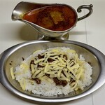 かれーの店 うどん  - オイスター薬膳グレート・チーズ・スパイシーひき肉