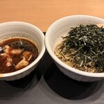 なぜ蕎麦にラー油を入れるのか。 - 料理写真: