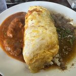 ブラウニー - 牛すじとトマトチキンのハーフ&ハーフ、オムチーズ
