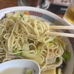 流川 餃子センター - 麺を引き出す頃にはのびのび〜
