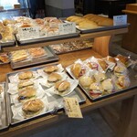 自由が丘ベーカリー／パティスリー - 料理 中央卓右
