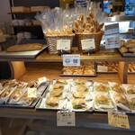 自由が丘ベーカリー／パティスリー - 料理 中央卓左