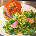 Burger POLICE - アボカドモッツァレラチーズバーガー 2680円