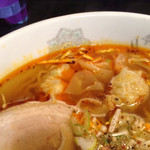 長町ラーメン - チーズinでいつもよりちょい黄色っぽいワンタン様