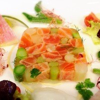 シェ・ムラ - サーモンとアスパラのテリーヌらしきもの