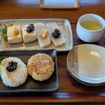 石部宿 田楽茶屋 - 奥：豆腐とこんにゃくの田楽 ¥500 / 手前：芋つぶし ¥400