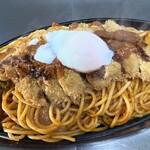 スパゲッツ ダンディ - 鉄板ナポリタン中450g チキンカツ 温玉